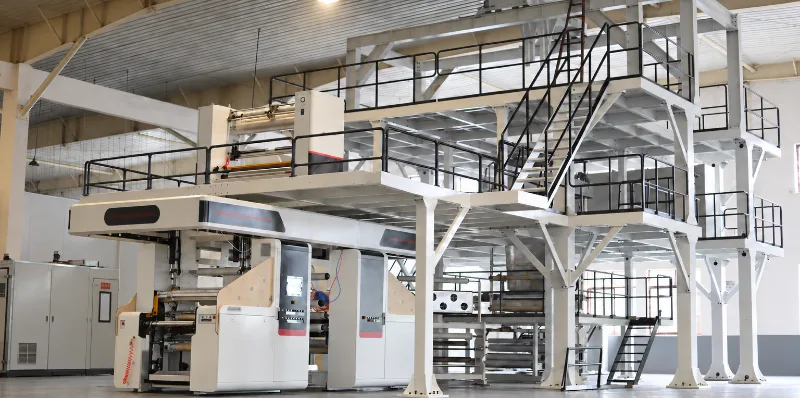 Standardised production hall with a lamination line