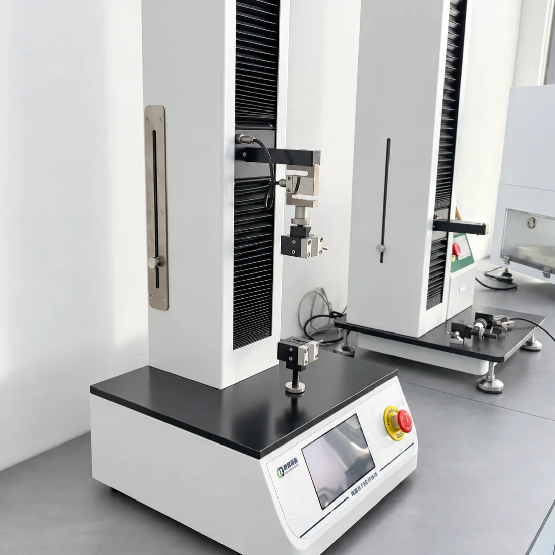 Electronic universal material testing machine (film tensile tester) in the Renature lab